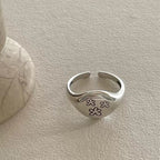 Zarte handwerkliche Ring