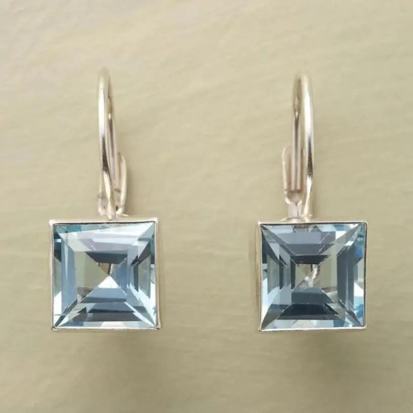 Zarte handwerkliche Ohrring