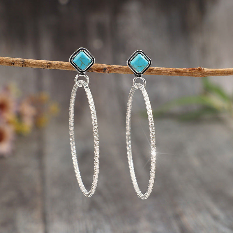 Zarte handwerkliche Ohrring