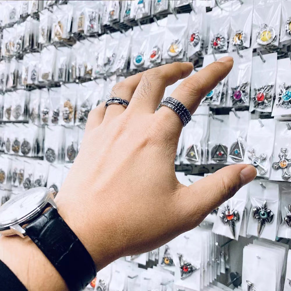 Zarte handwerkliche Ring