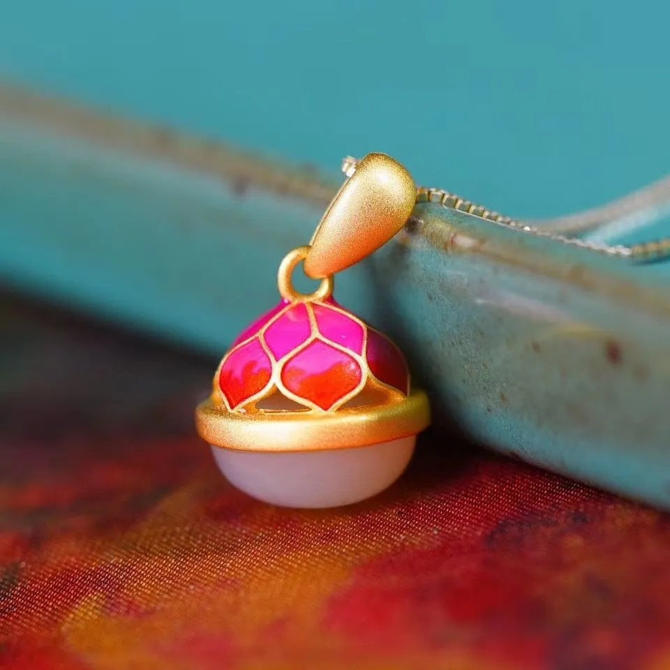 Schöne Gold Halskette mit einzigartigem Stil