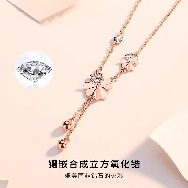 Schöne Halskette mit einzigartigem Stil