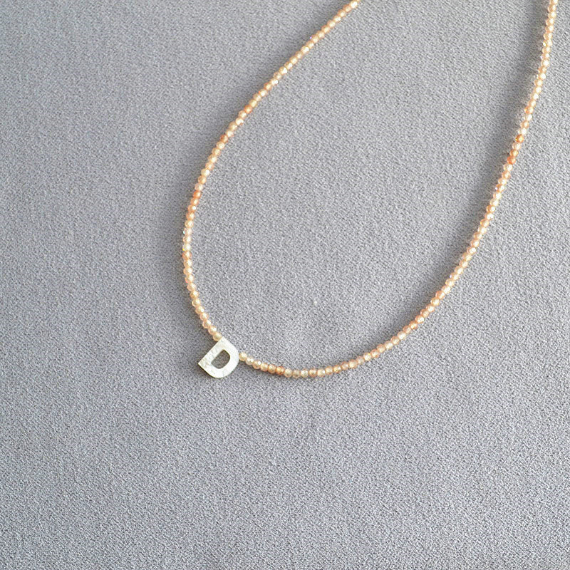 Schöne Halskette mit einzigartigem Stil