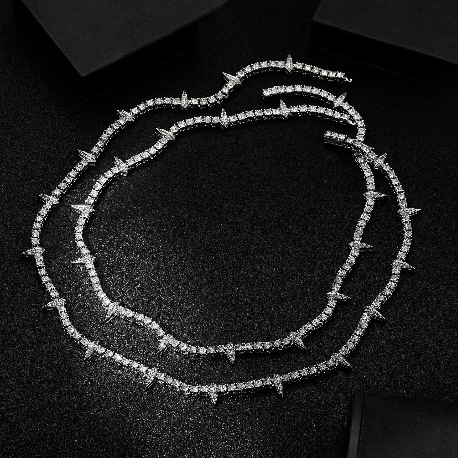 Schöne Halskette mit einzigartigem Stil