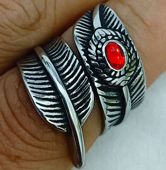 Zarte handwerkliche Ring