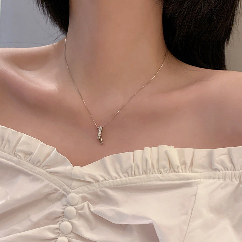 Schöne Halskette mit einzigartigem Stil