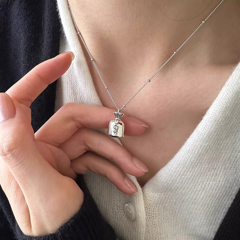 Zarte handwerkliche Halskette