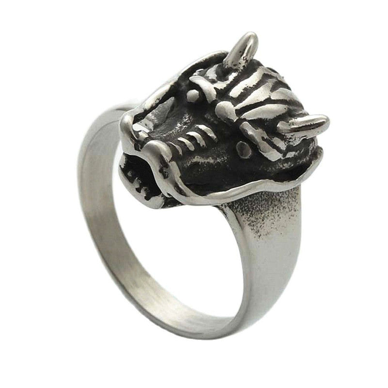 Zarte handwerkliche Ring