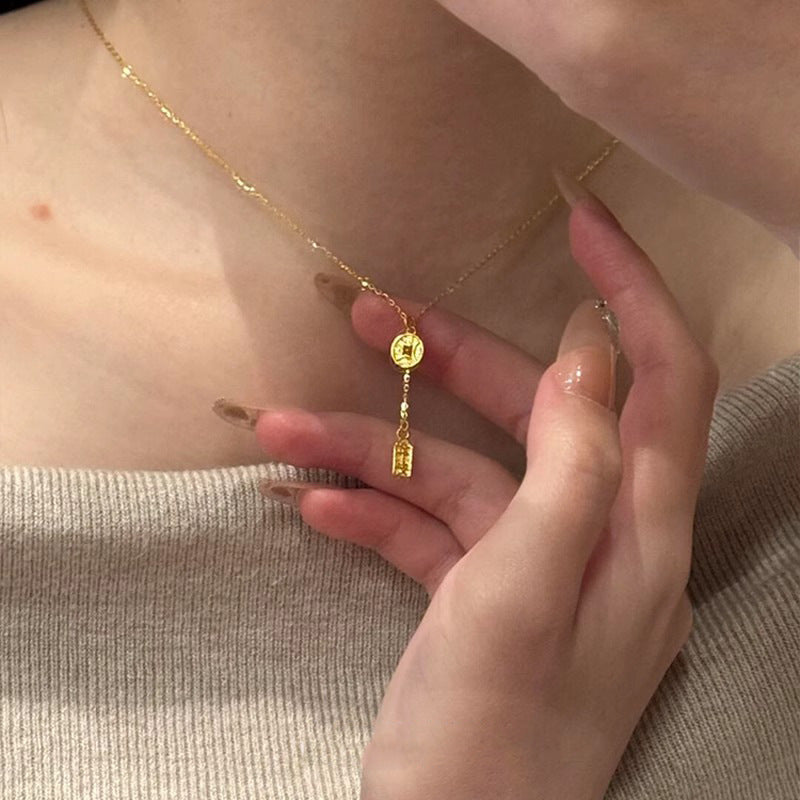 Schöne Gold Halskette mit einzigartigem Stil