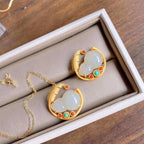 Schöne Halskette mit einzigartigem Stil