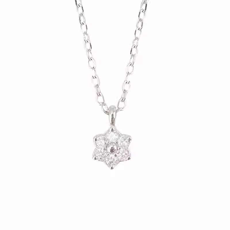 Zarte handwerkliche Halskette