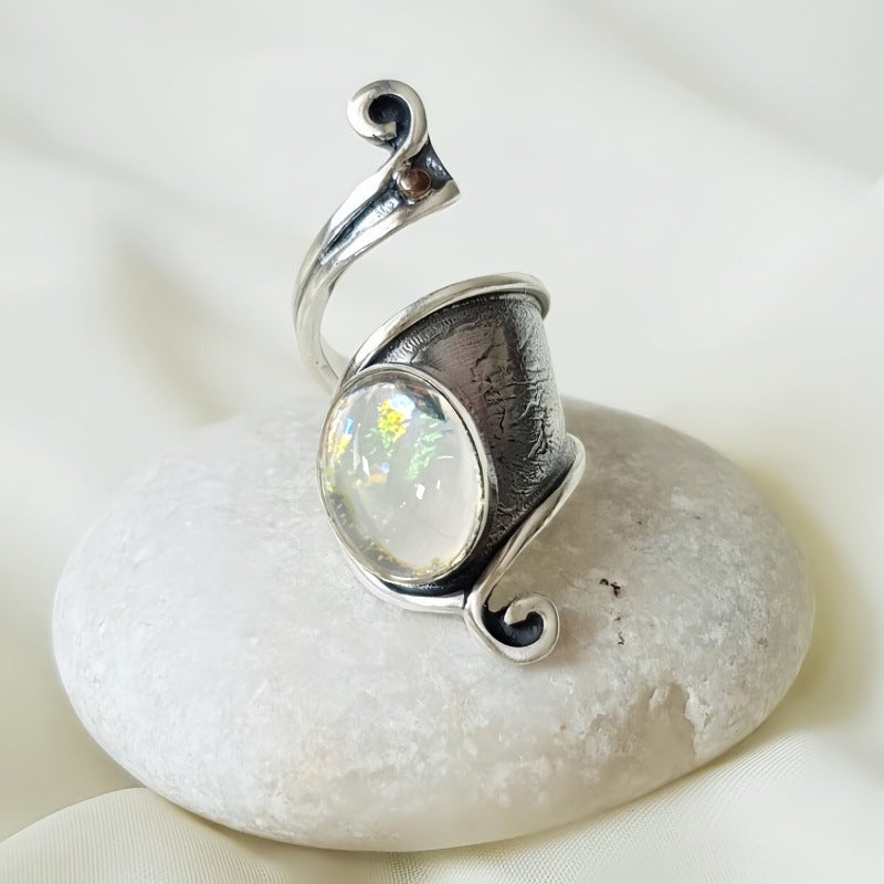 Zarte handwerkliche Ring