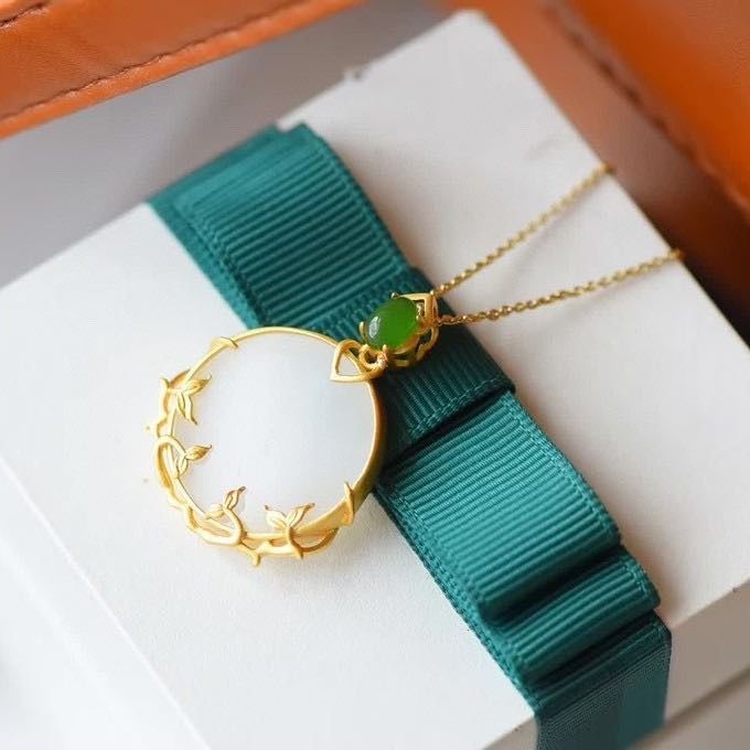 Schöne Gold Halskette mit einzigartigem Stil