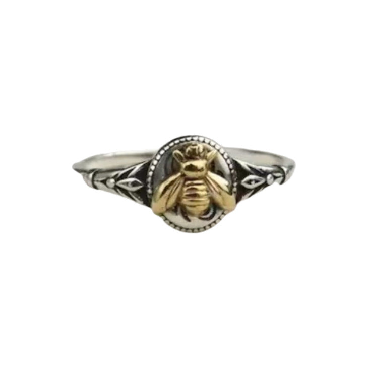 Zarte handwerkliche Ring