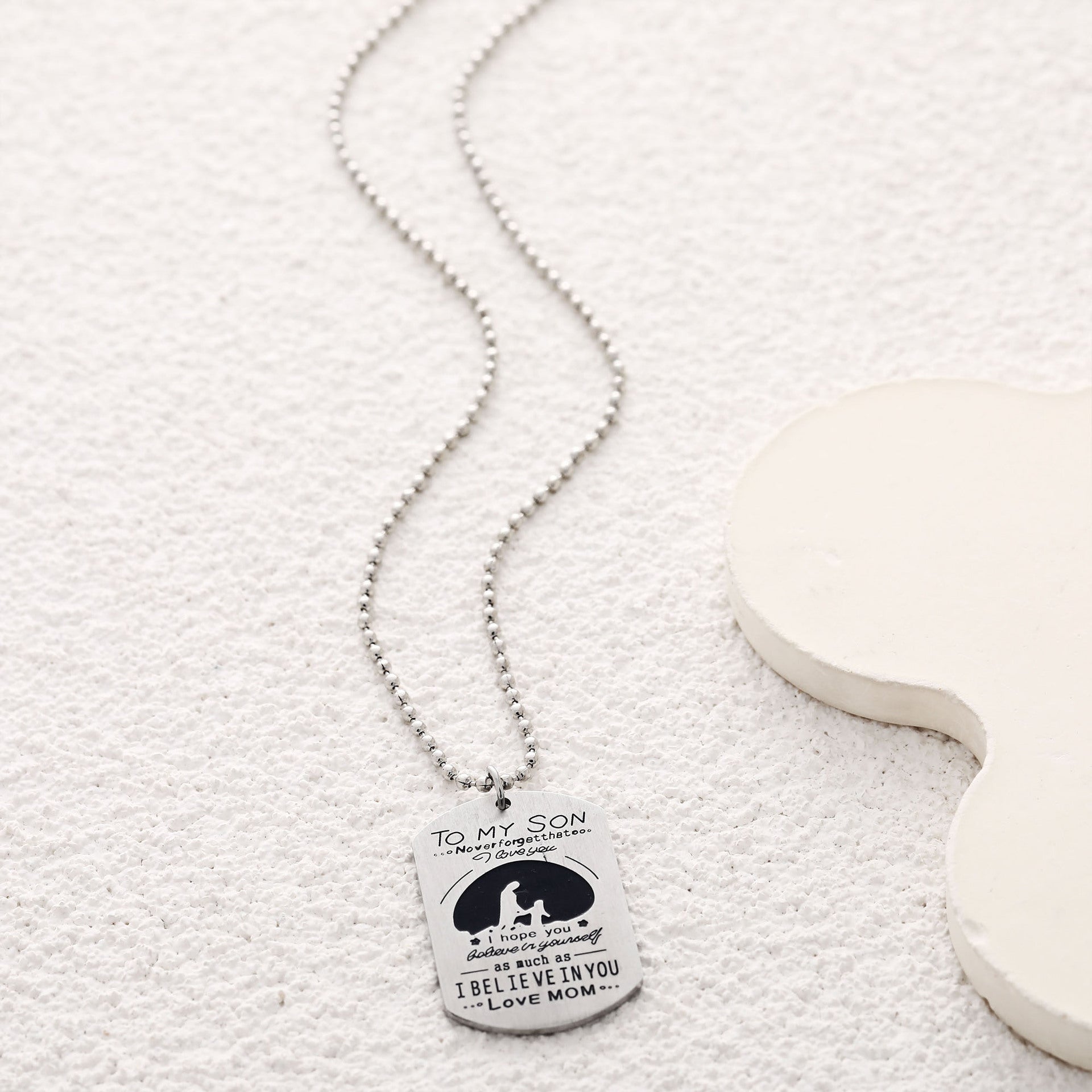 Zarte handwerkliche Halskette