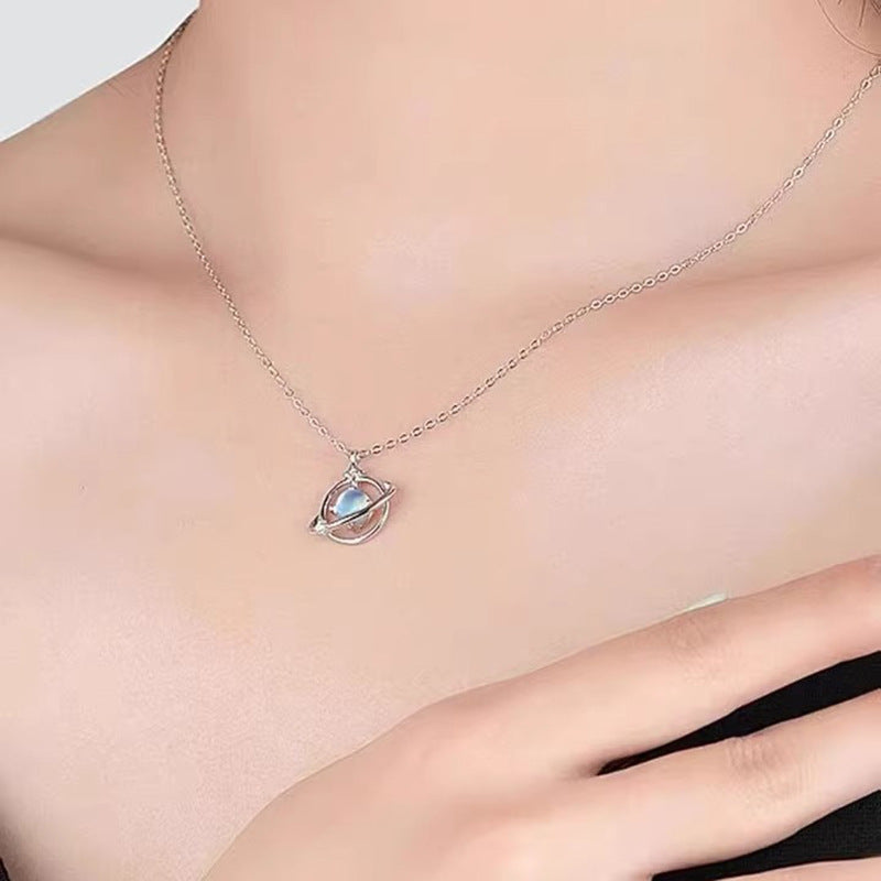 Schöne Halskette mit einzigartigem Stil