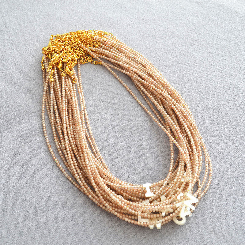 Schöne Halskette mit einzigartigem Stil