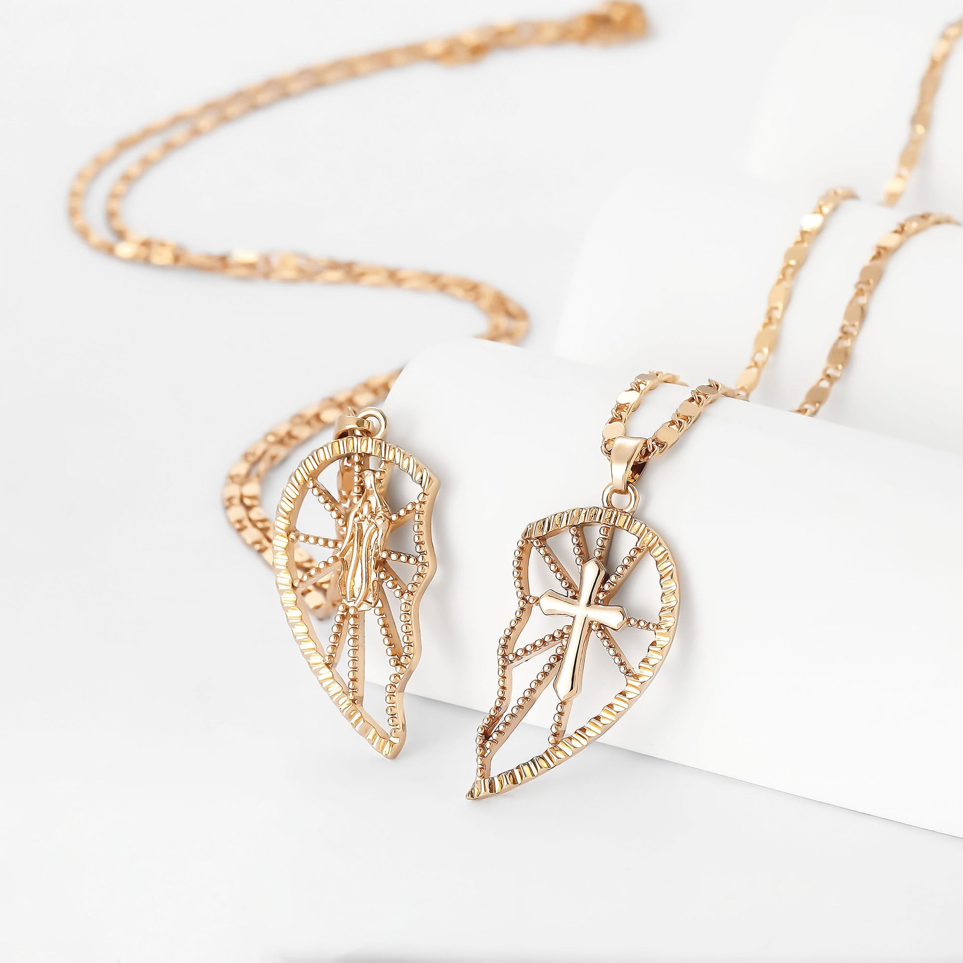 Schöne Halskette mit einzigartigem Stil