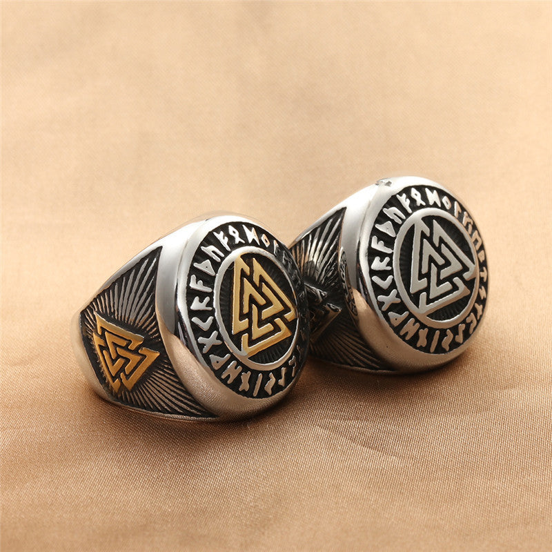 Zarte handwerkliche Ring