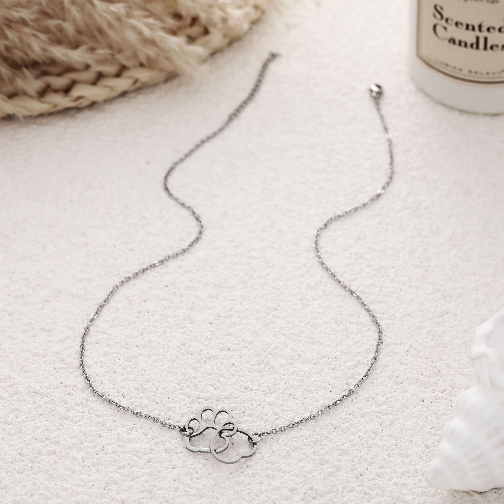 Zarte handwerkliche Halskette