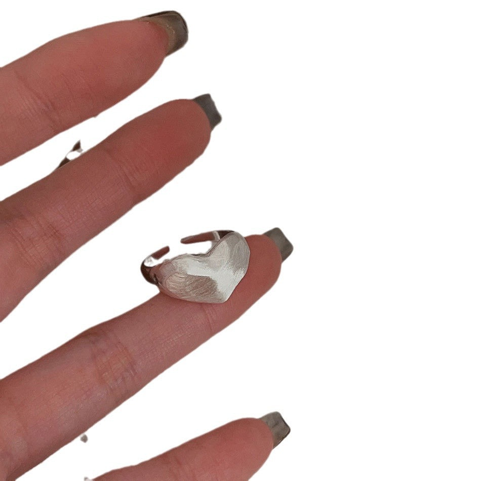 Zarte handwerkliche Ring