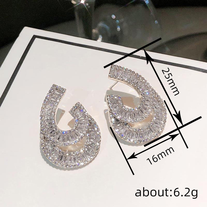 Atemberaubende Ohrring für den Alltag