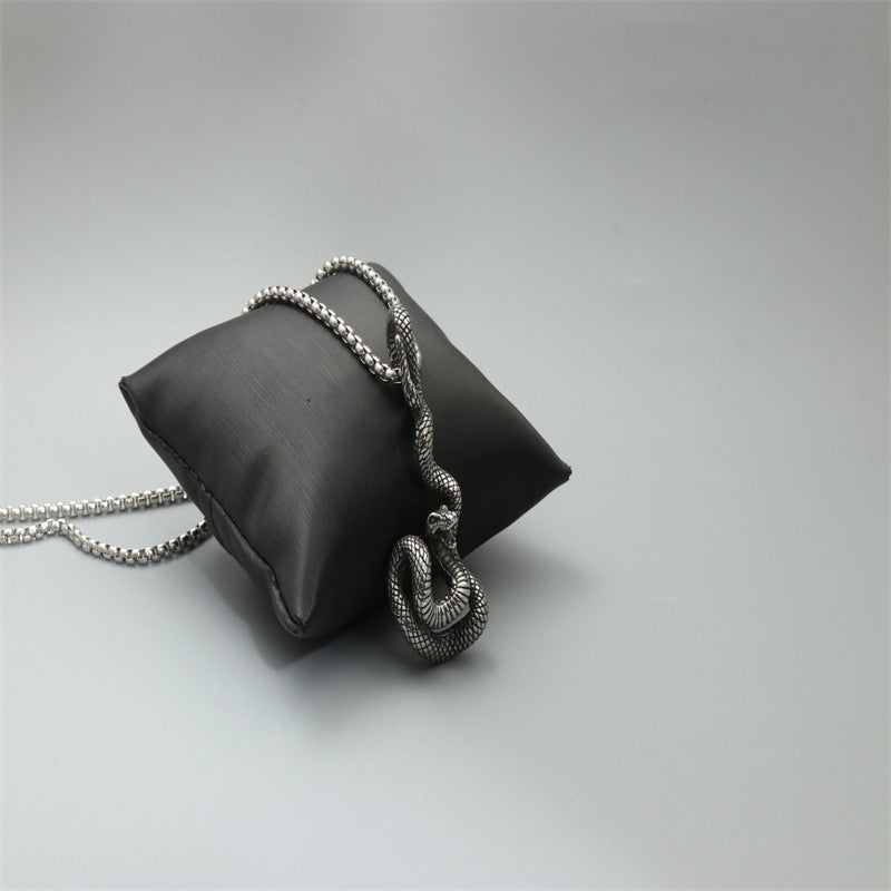 Zarte handwerkliche Halskette