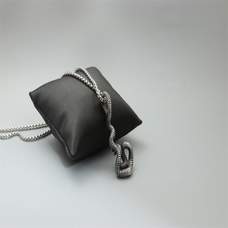 Zarte handwerkliche Halskette