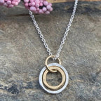 Schöne Halskette mit einzigartigem Stil