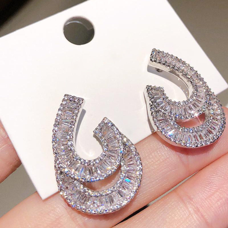 Atemberaubende Ohrring für den Alltag