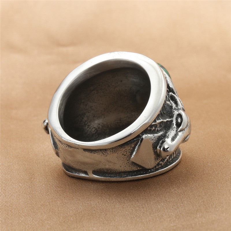 Zarte handwerkliche Ring