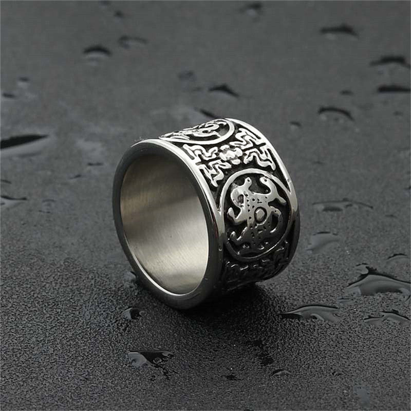 Zarte handwerkliche Ring