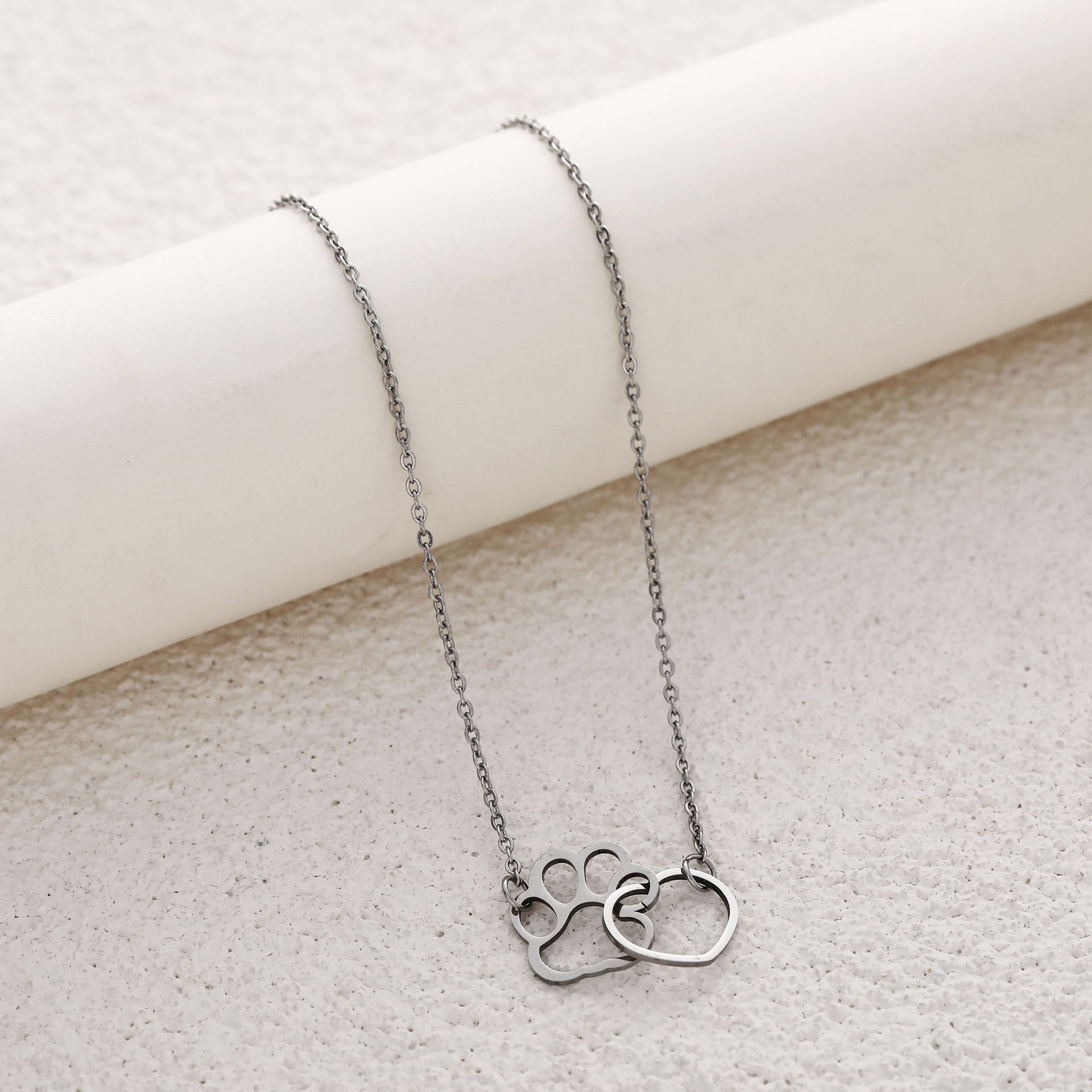 Zarte handwerkliche Halskette