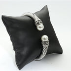 Schöne Armband mit einzigartigem Stil