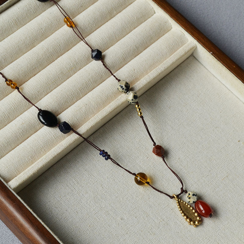 Zarte handwerkliche Halskette