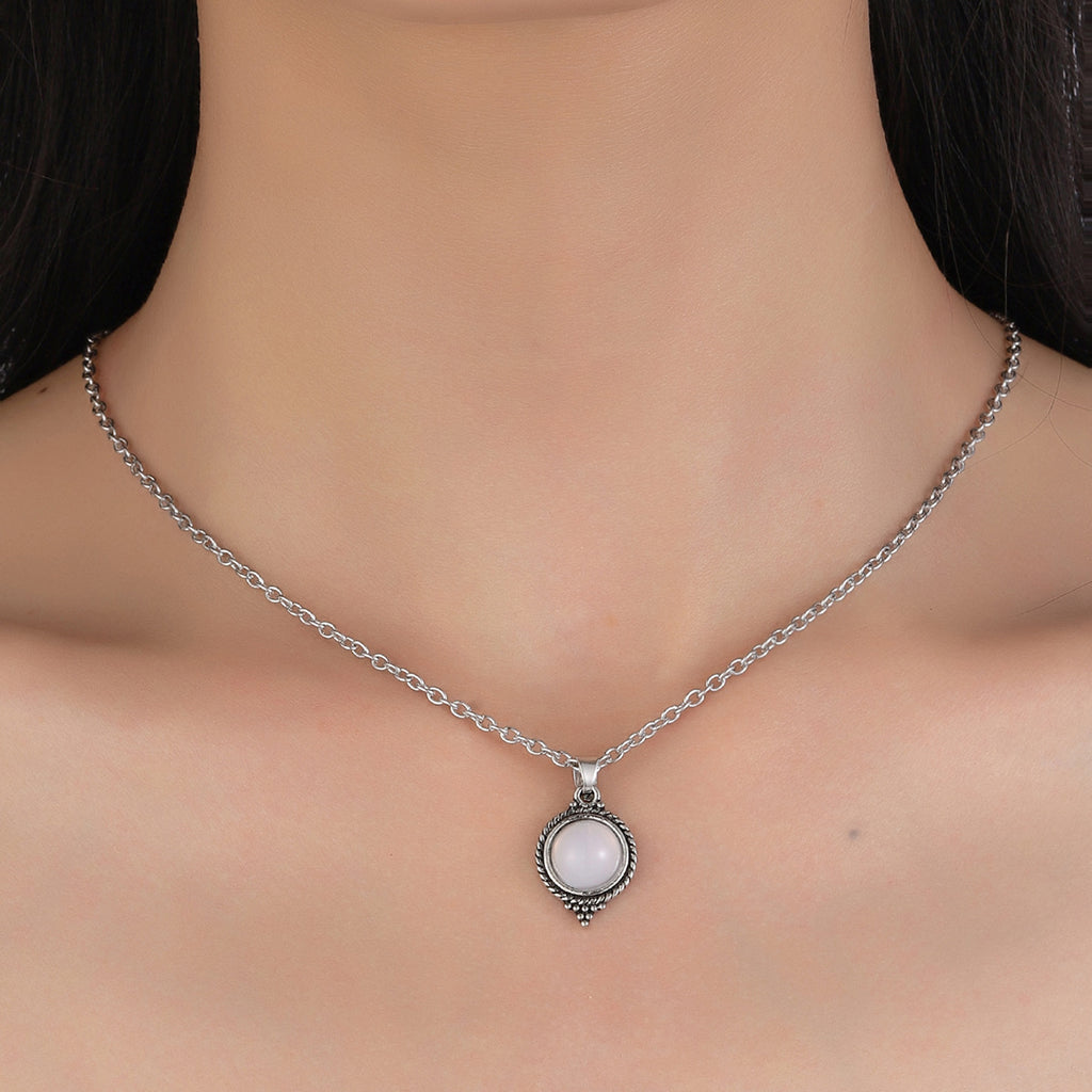 Zarte handwerkliche Halskette