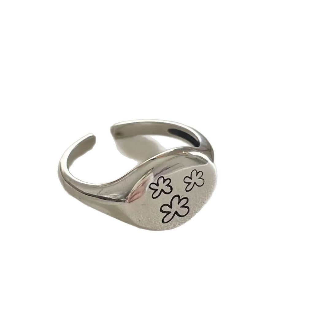 Zarte handwerkliche Ring