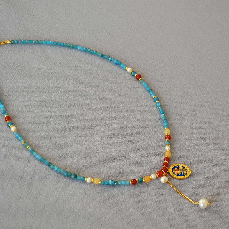 Zarte handwerkliche Halskette