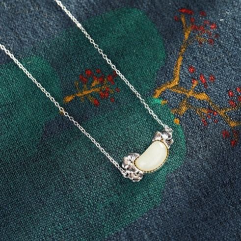 Zarte handwerkliche Halskette