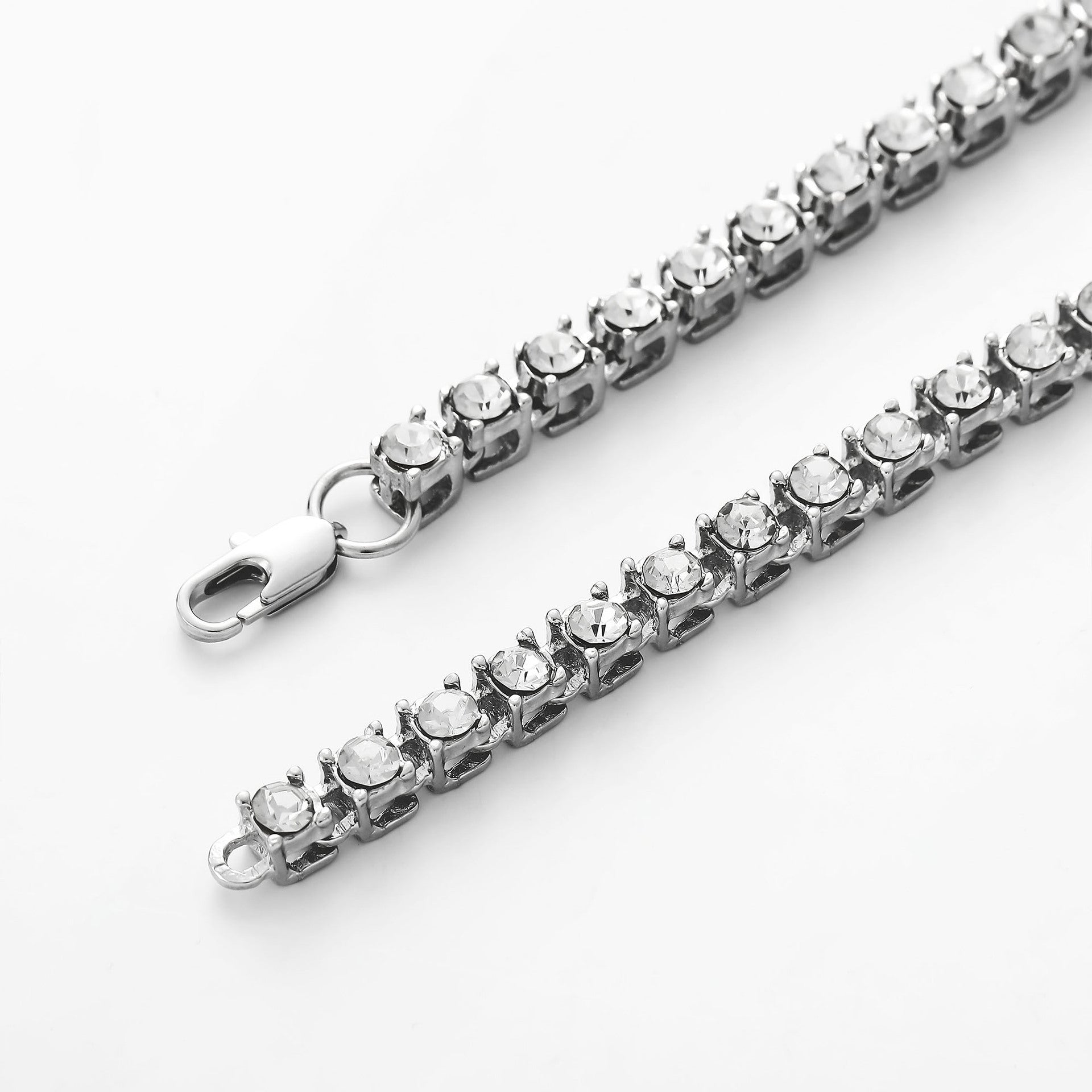 Zarte handwerkliche Halskette