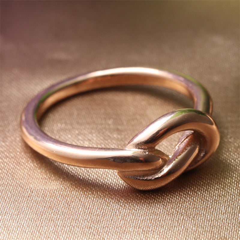 Zarte handwerkliche Ring