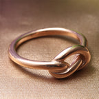 Zarte handwerkliche Ring