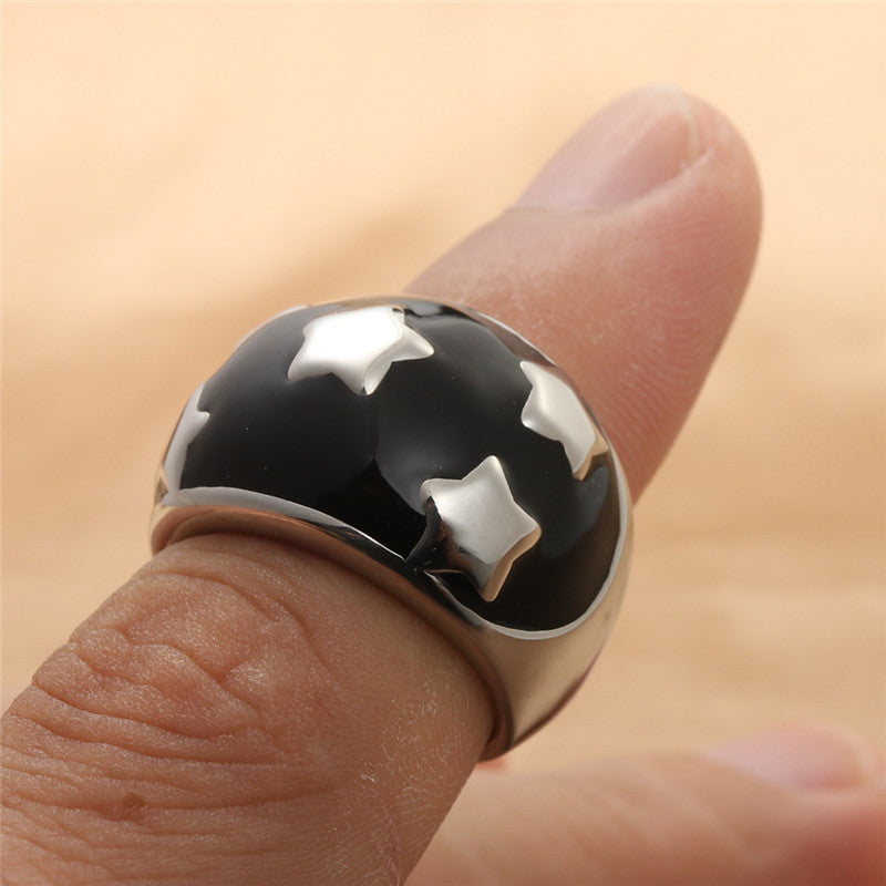 Zarte handwerkliche Ring