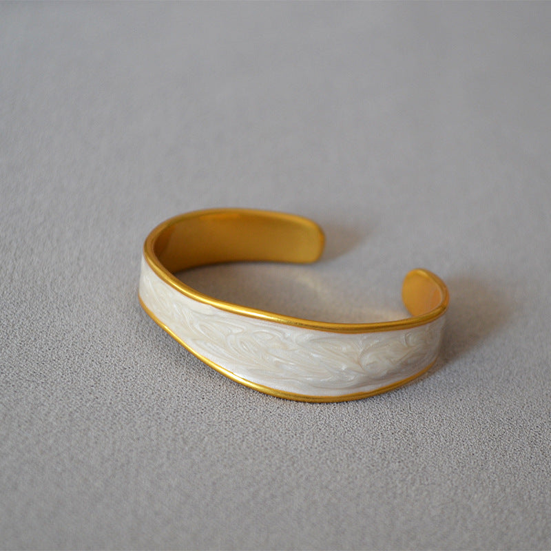 Schöne Gold Armband mit einzigartigem Stil