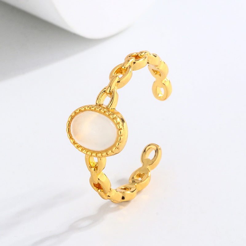 Zarte handwerkliche Ring