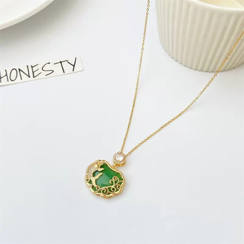 Schöne Halskette mit einzigartigem Stil