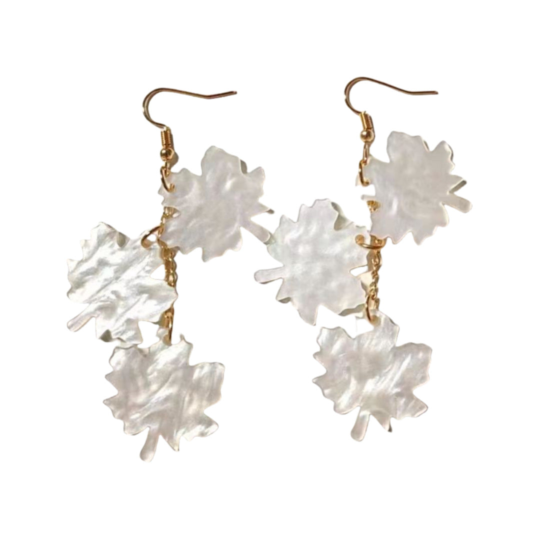 Zarte handwerkliche Ohrring