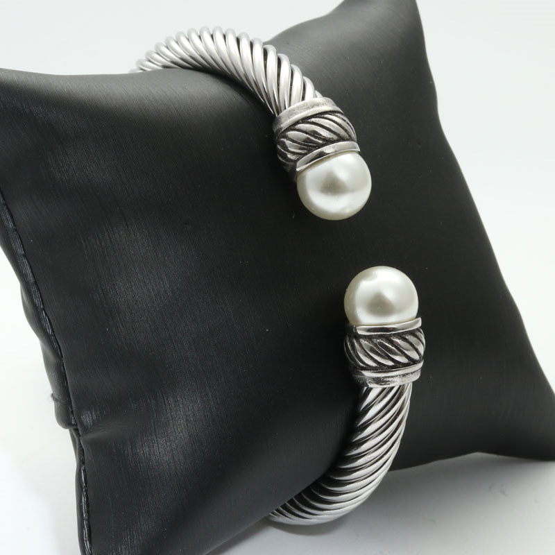 Schöne Armband mit einzigartigem Stil