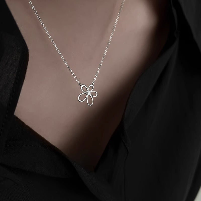 Zarte handwerkliche Halskette