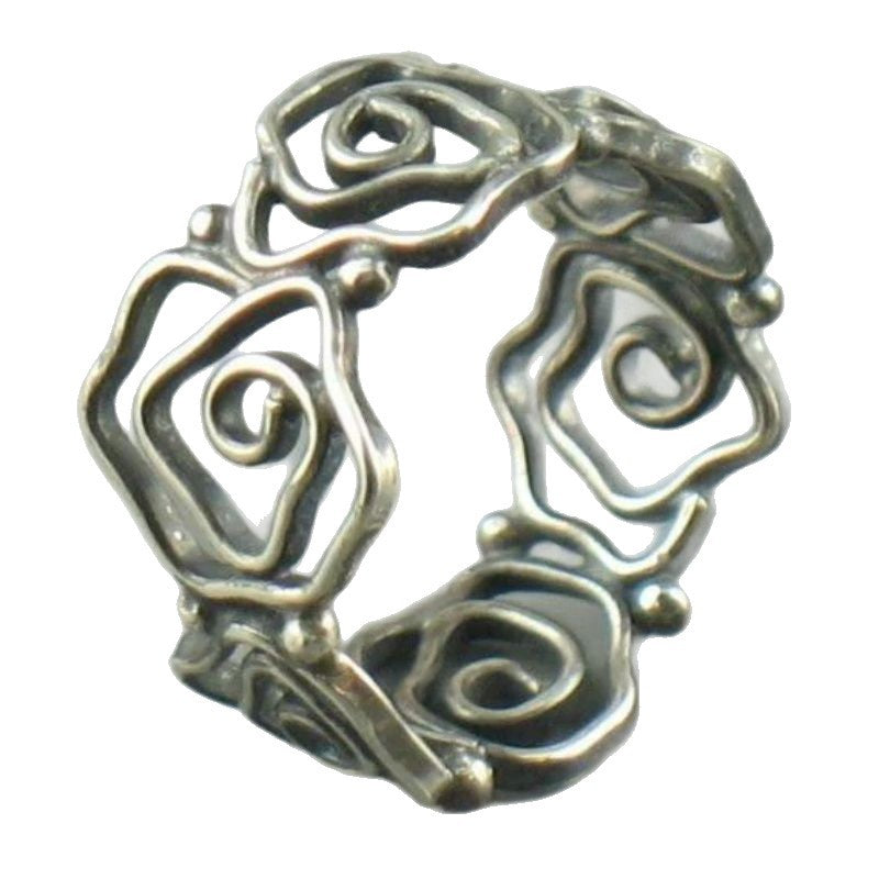 Zarte handwerkliche Ring